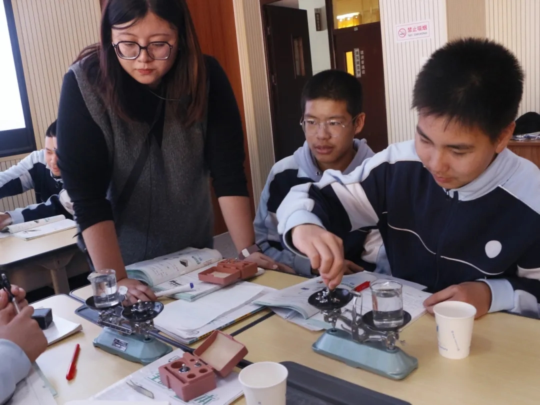 ​良师导航，同栽栋梁之才——我校物理科学与技术学院2022级物理学学生前往唐山市二十七中进行教育见习